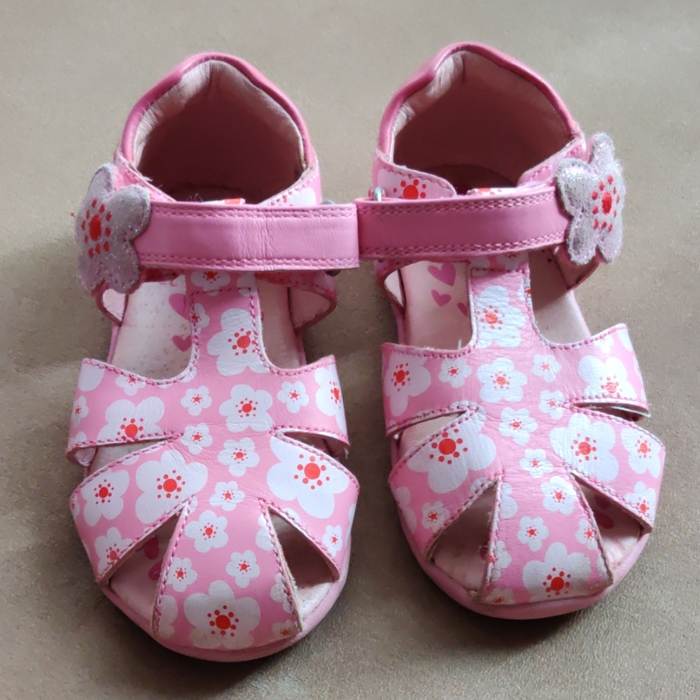 Girls shoes